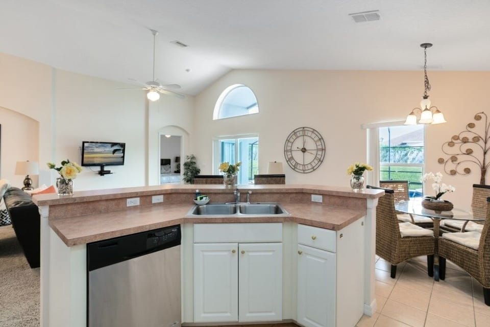 Villa, 4 Bedrooms | Private kitchen