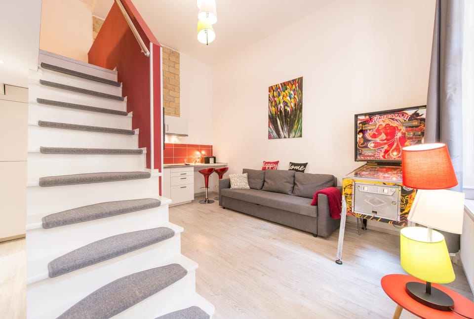 happy home Budapest RED 7