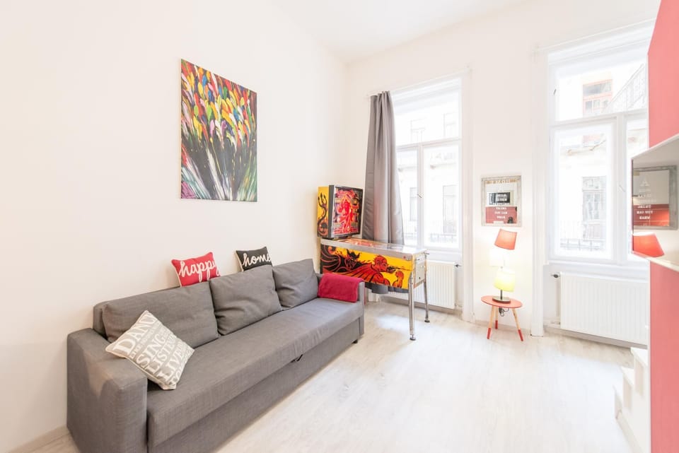 happy home Budapest RED 3