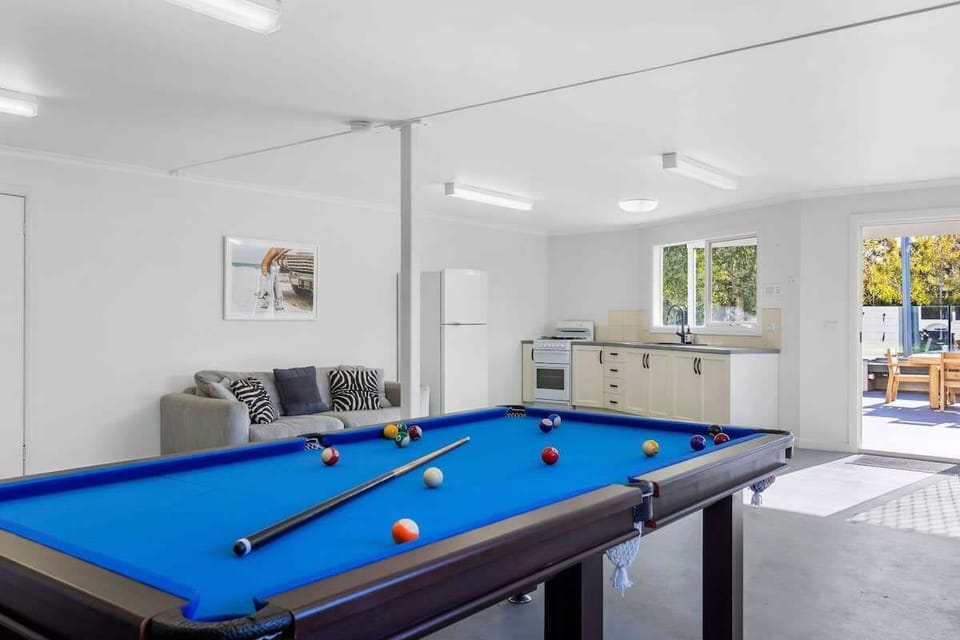 Pool table / Game room