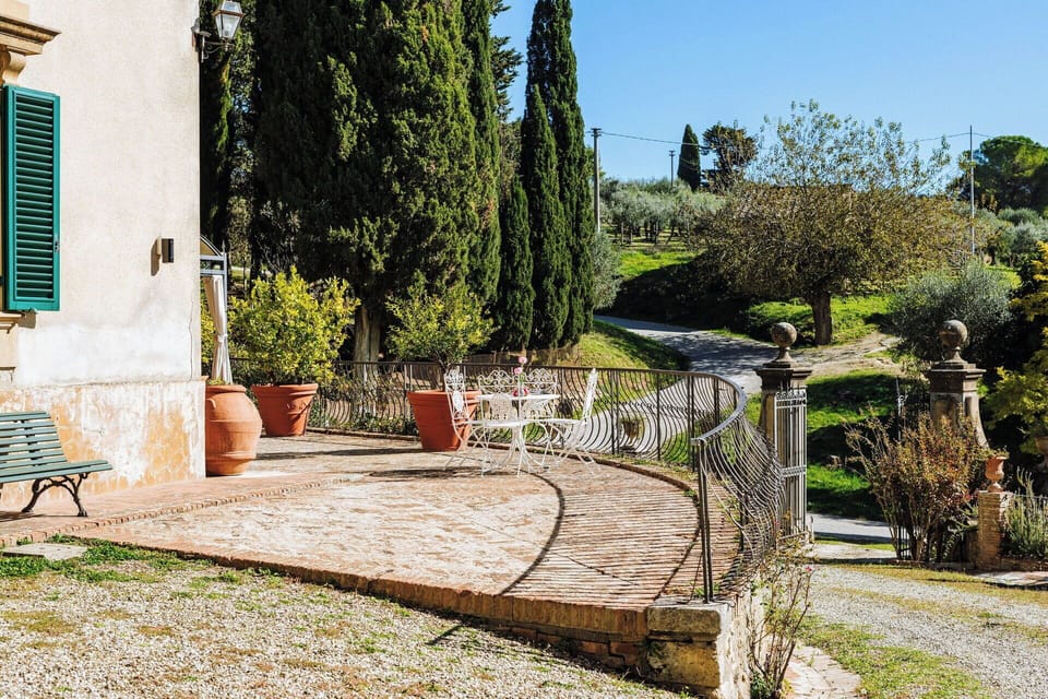 Garden, Flowerpot, Landscaping, Flagstone, Houseplant, Yard, Backyard, Hacienda, Walkway