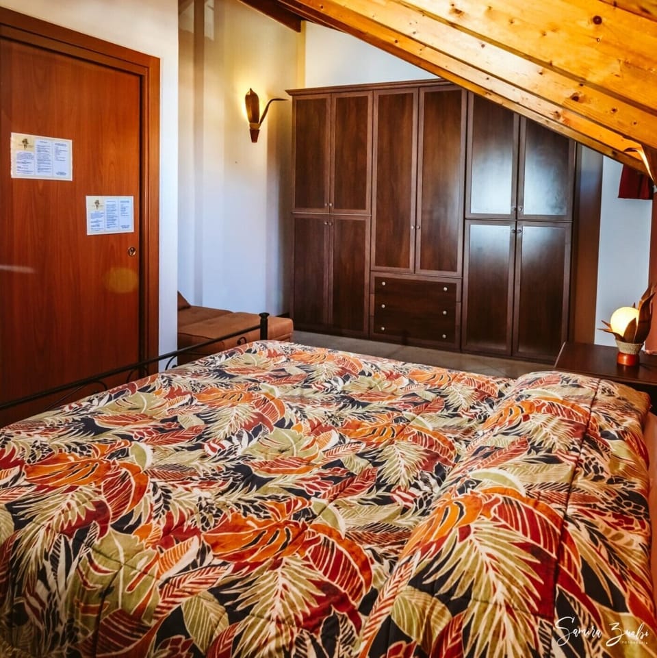 Family Room, 1 Bedroom, Non Smoking, Private Bathroom | 1 bedroom, blackout drapes, iron/ironing board, free cribs/infant beds
