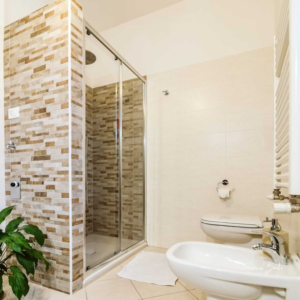 Family Room, 1 Bedroom, Non Smoking, Private Bathroom | Bathroom | Free toiletries, heated floors, towels