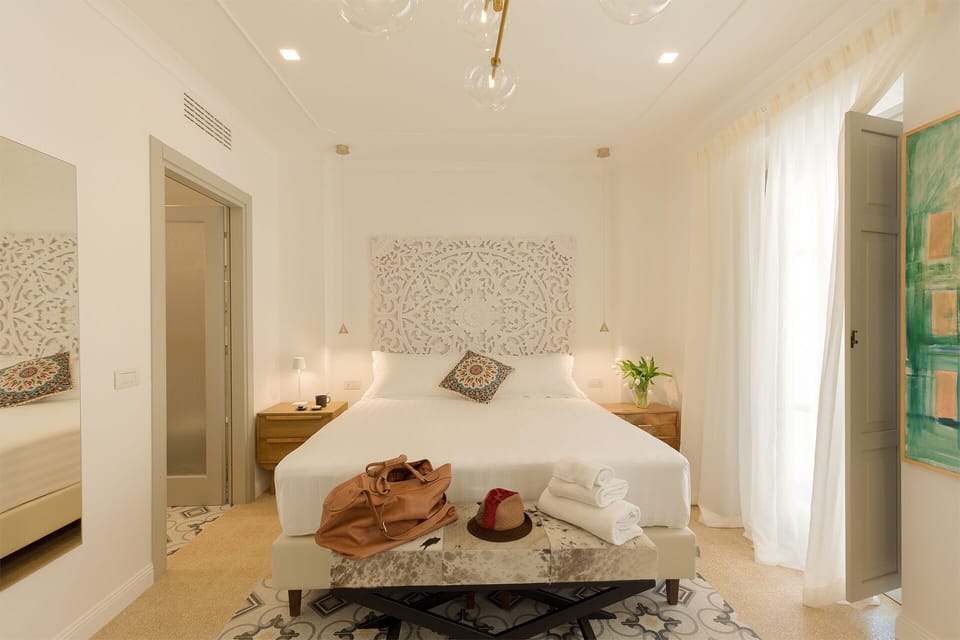 Deluxe Room | Down comforters, free minibar, in-room safe, desk