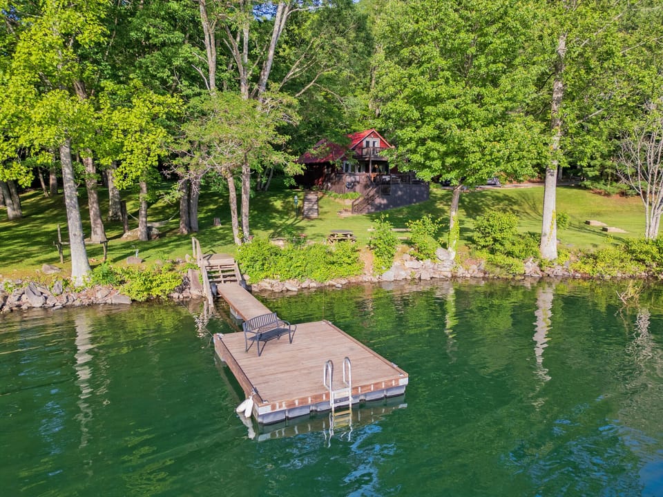 Nantahala Waters Edge Cabin rental with private dock