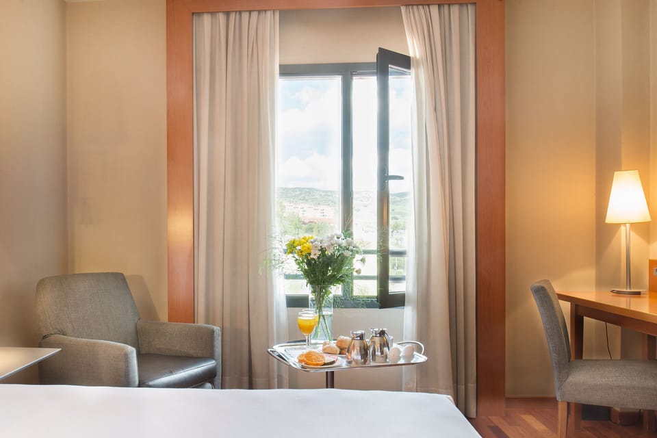 Minibar, in-room safe, laptop workspace, soundproofing