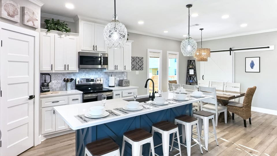The open-concept of Kitchen and Dining is perfect for large family gathering!