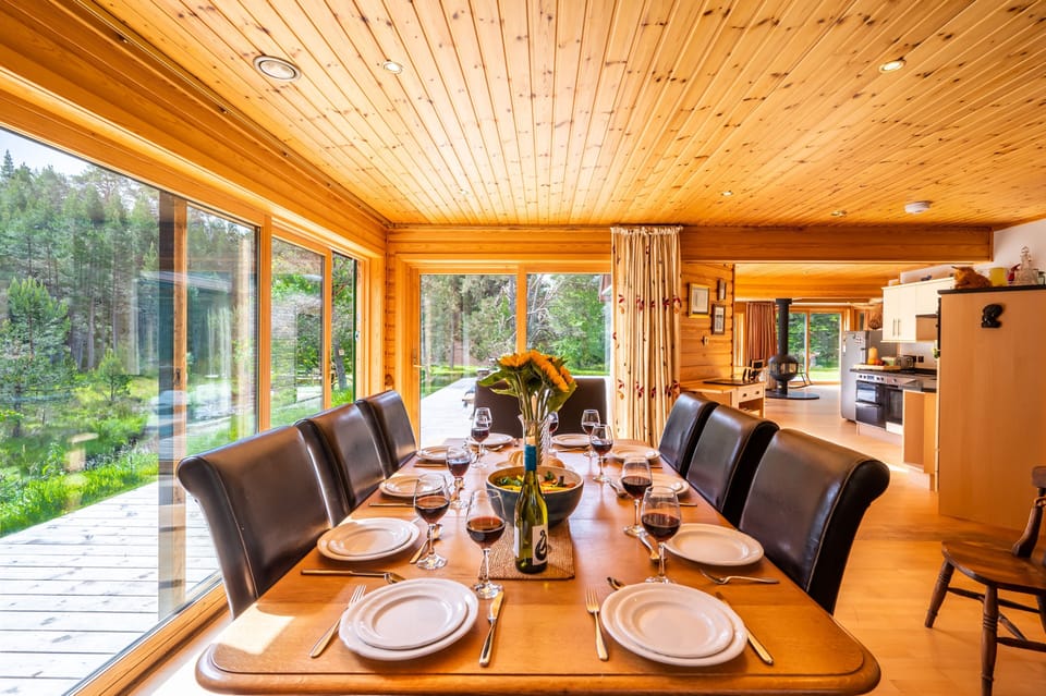 Baddengorm Lodge dining table