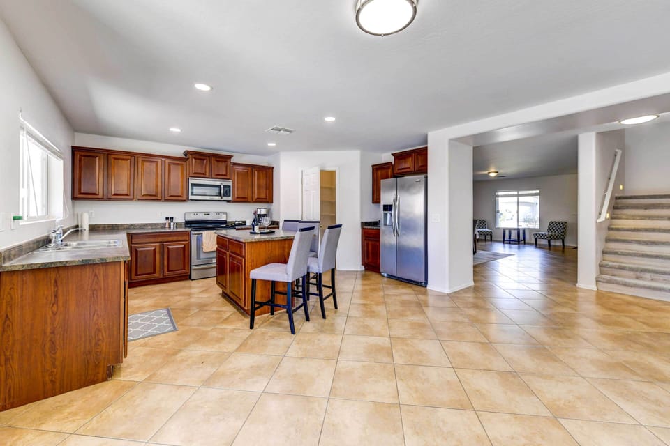 Kitchen | Pots & Pans | Dishwasher | Blender | Toaster