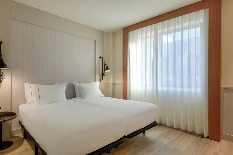 Standard Room, 2 Twin Beds | Minibar, in-room safe, free WiFi, bed sheets