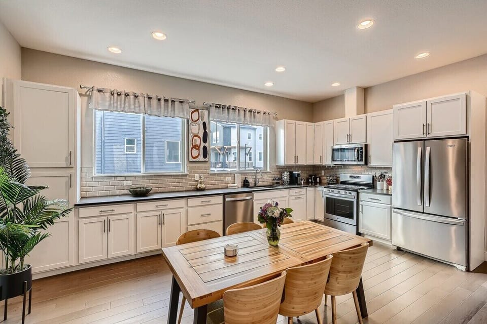 Main kitchen - Fully stocked with all your cooking needs