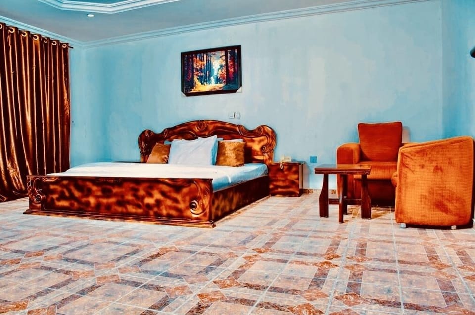 Luxury Single Room | Desk, laptop workspace, soundproofing, free WiFi