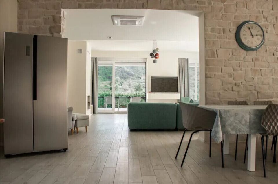 Villa Anouk | Dininig area and living room