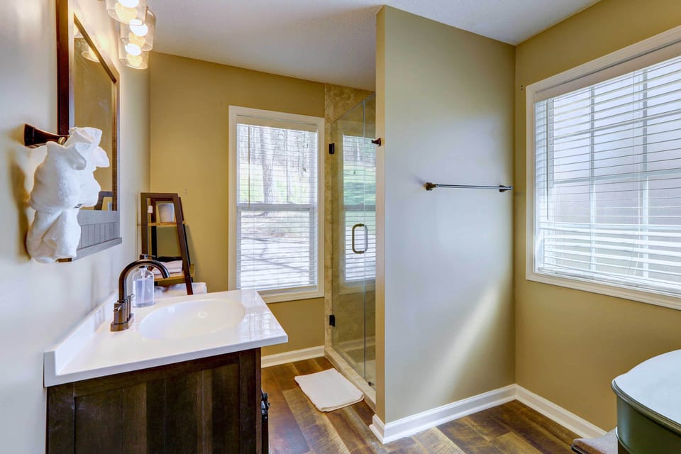 En-Suite Bathroom | Towels Provided