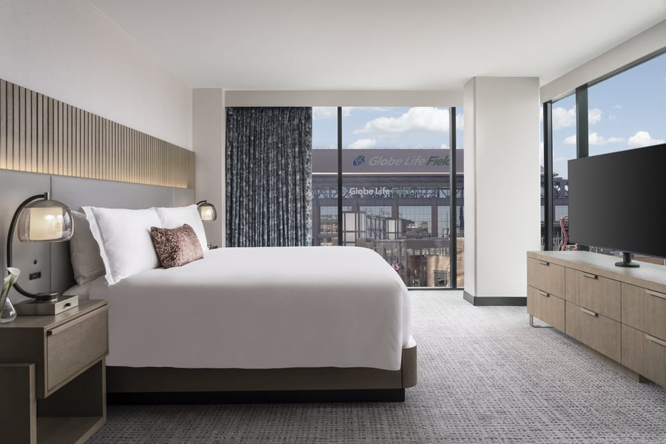 Egyptian cotton sheets, premium bedding, in-room safe, desk
