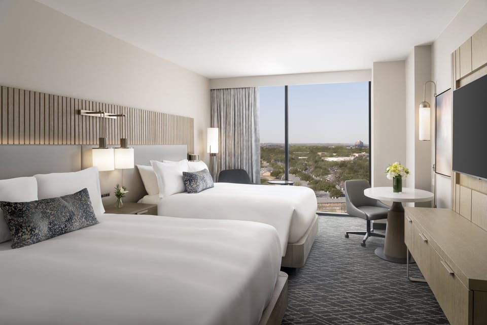 Egyptian cotton sheets, premium bedding, in-room safe, desk