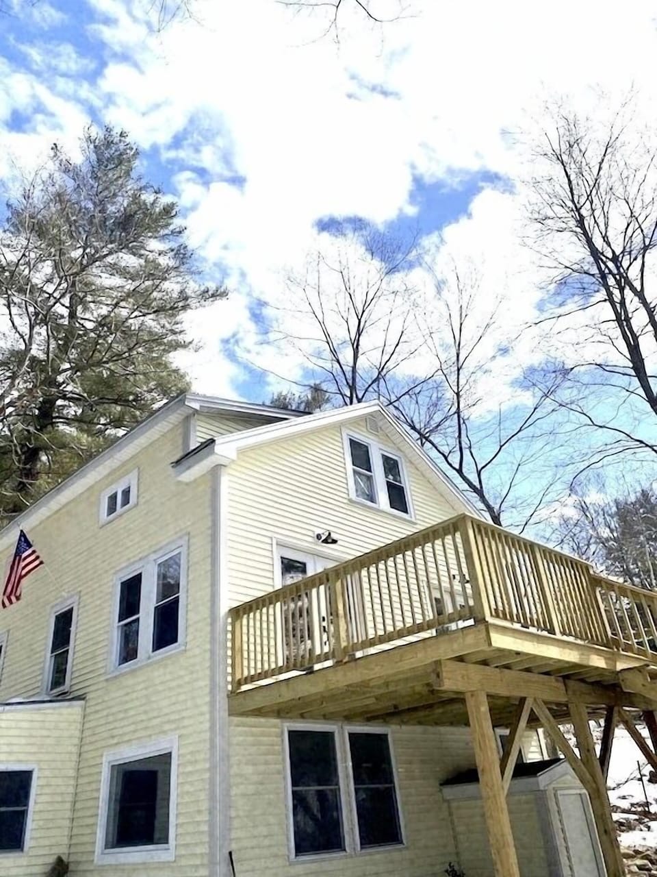 Newly built front porch, facing the lake!