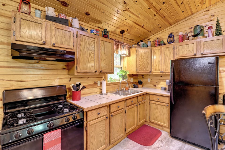 Fully stocked kitchen!