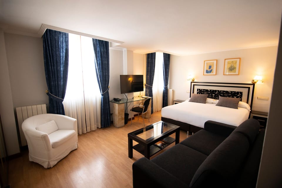 Superior Double or Twin Room | Minibar, in-room safe, desk, soundproofing
