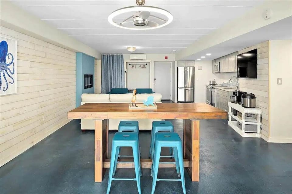 Large, roomy condo with electric fireplace!