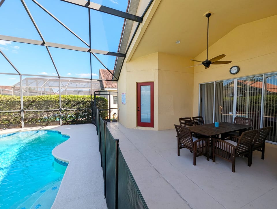 Private pool deck with dining area & loungers - pool/spa heat pre-bookable extra