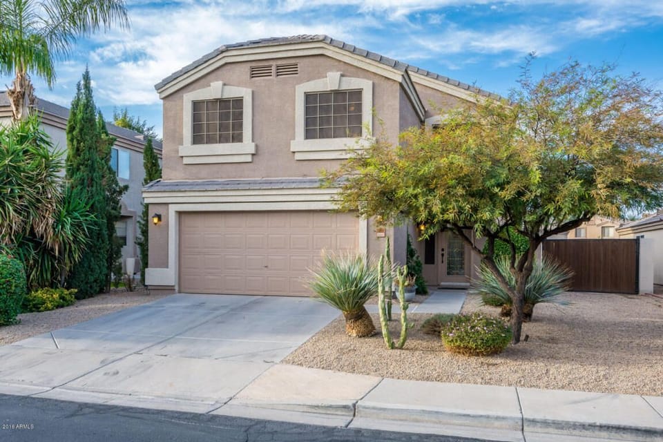 The front of the nook and the classic glass door.