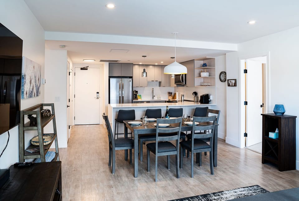 Condo | Living area | 40-inch flat-screen TV with digital channels, TV, streaming services