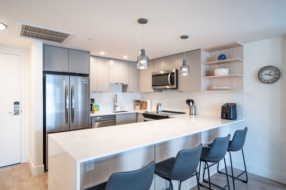 Condo | Private kitchen | Coffee/tea maker, full-size fridge, microwave, oven