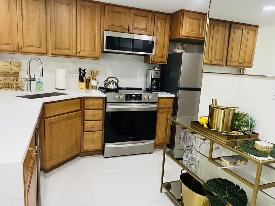 Stainless Steel appliances, Quartz counters 