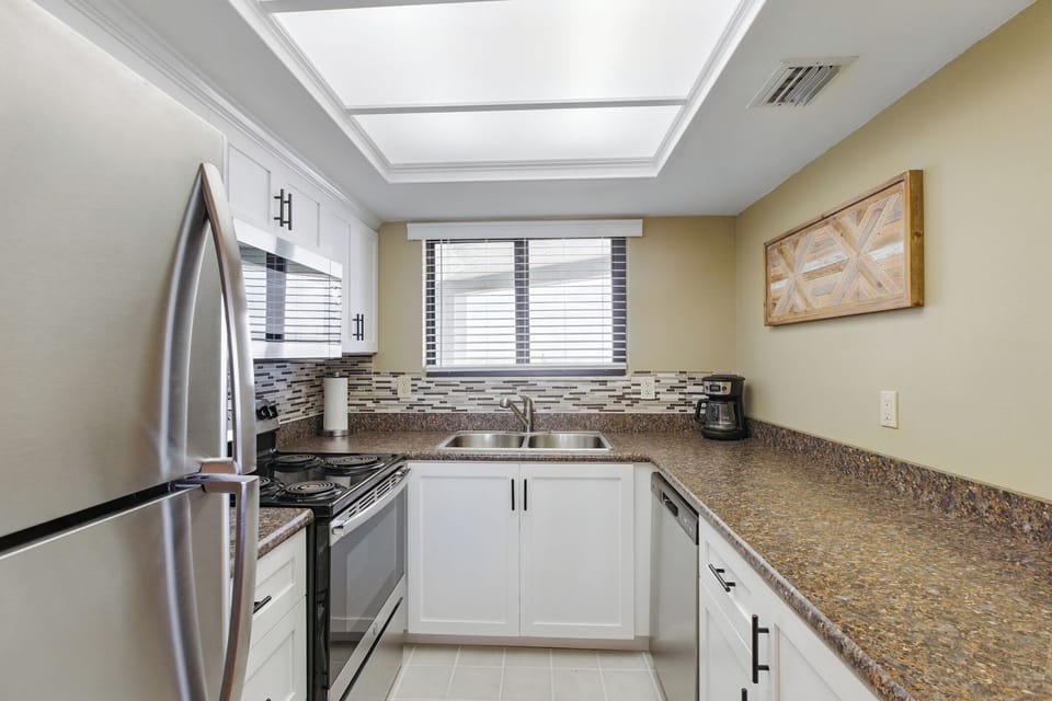 Fully equipped kitchen.