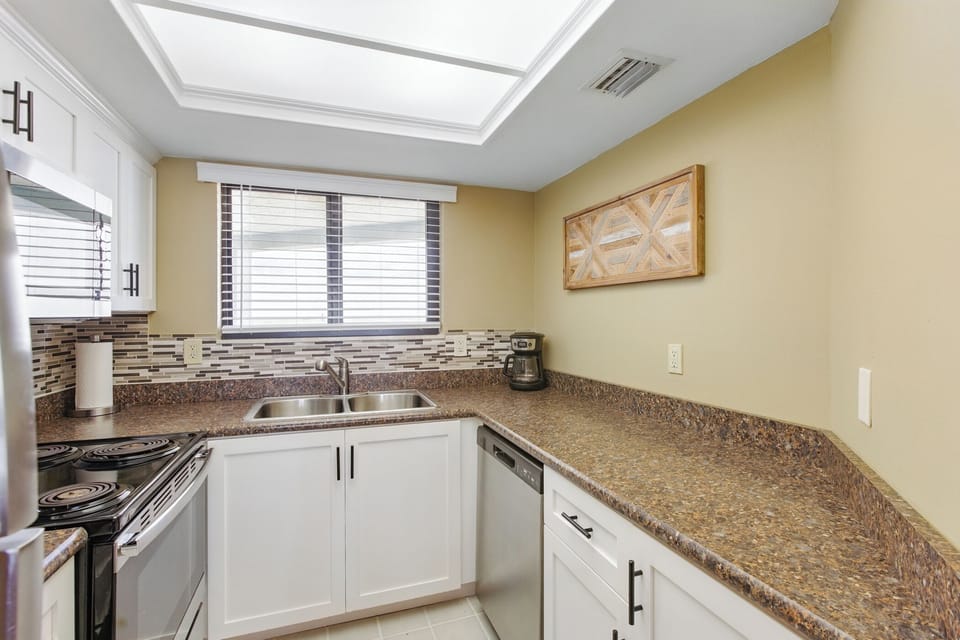 Fully equipped kitchen.