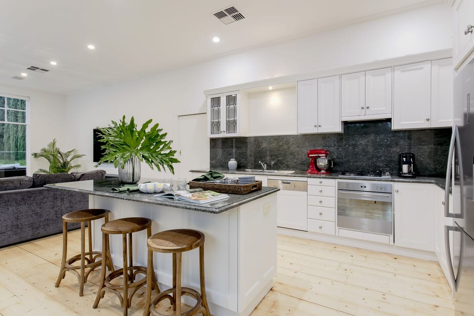 Elite Accommodation, Oasis, Dulwich, Adelaide short term rental, pool, executive rental, family home