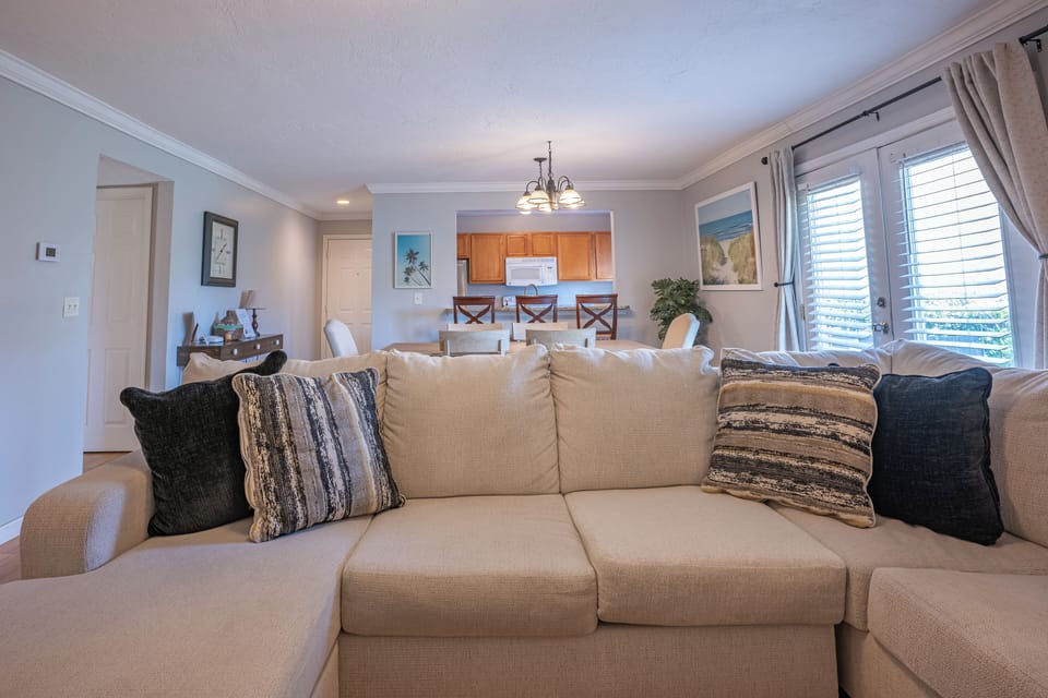 Deluxe Condo | Living room