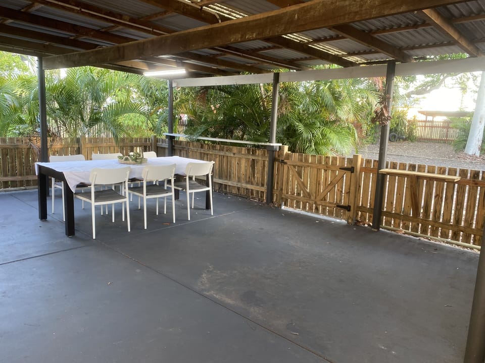 Full fenced concrete outdoor dining area. Perfect for dogs and children. 
