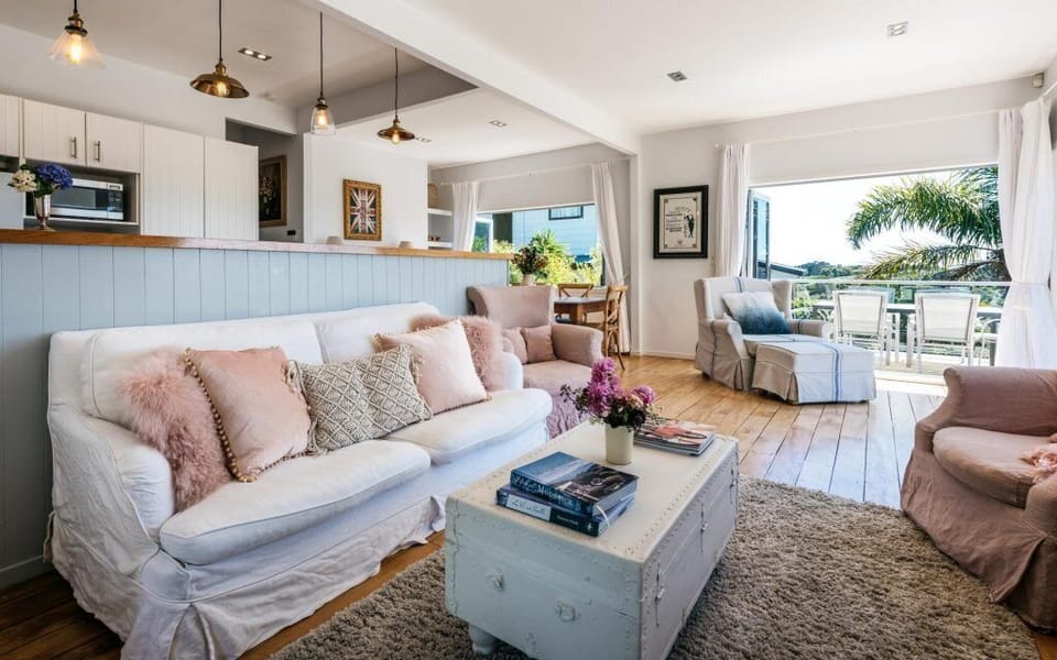 Waiheke-Accomodation-Luxury-Vintage-Cottage-2018021423-1024x640_L-f26fcbea-39de-44fb-b6a2-21df11eea0ec.jpg
