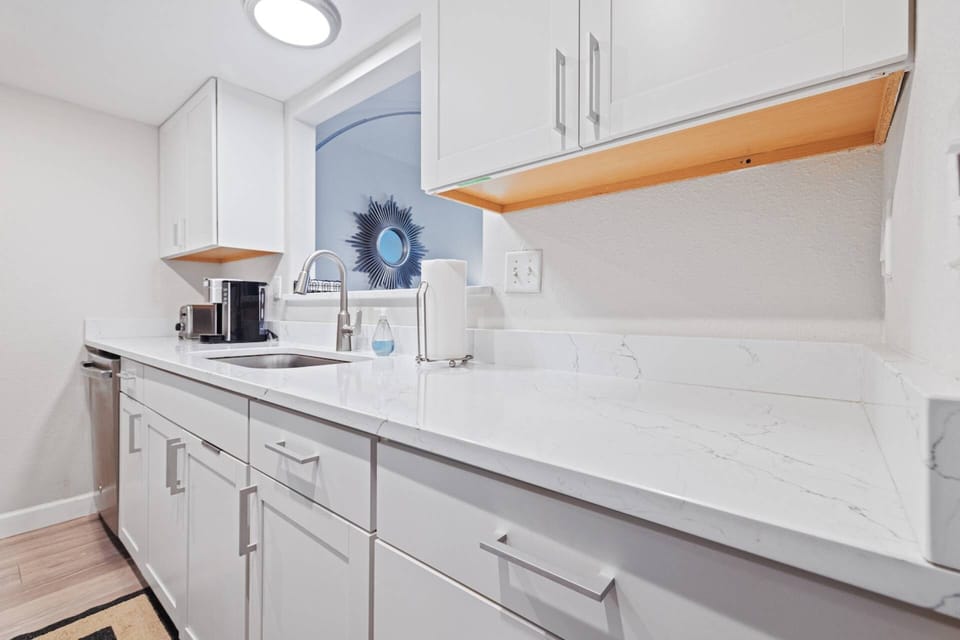 Updated Full Kitchen!