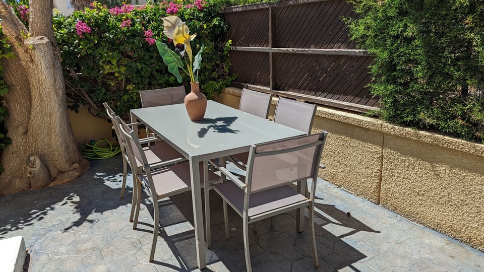 Alfresco dining 