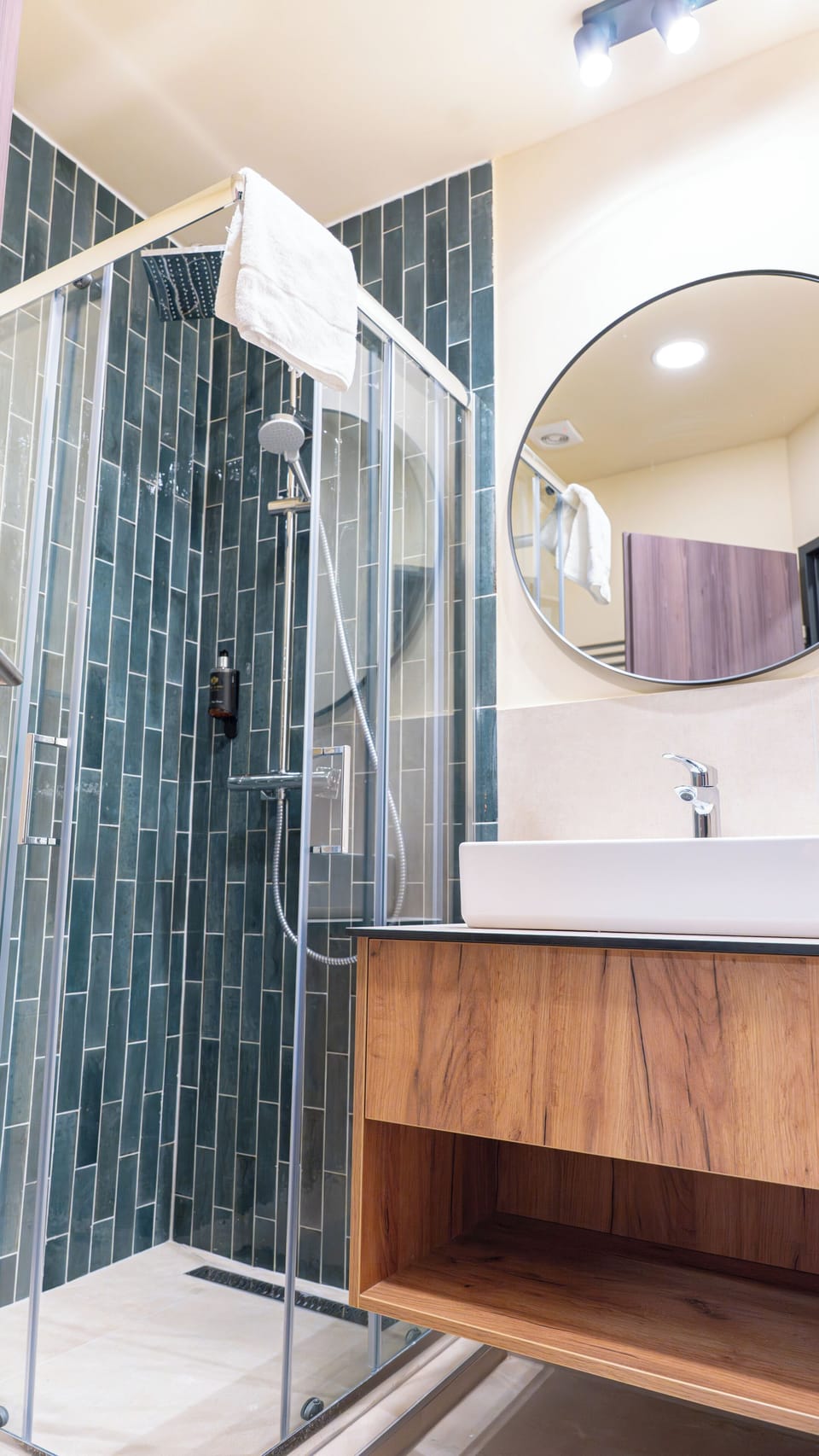 Standard Double or Twin Room, Courtyard View | Bathroom | Shower, hair dryer, towels