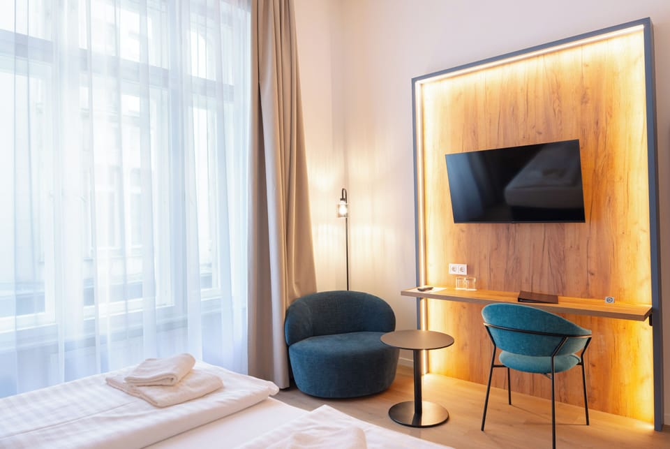 Deluxe Room | In-room safe, desk, free WiFi, bed sheets