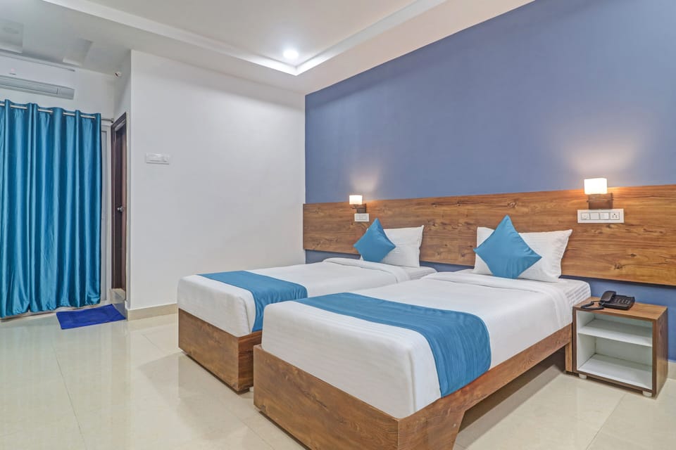 Deluxe Double or Twin Room | In-room safe, desk, laptop workspace, WiFi (free)