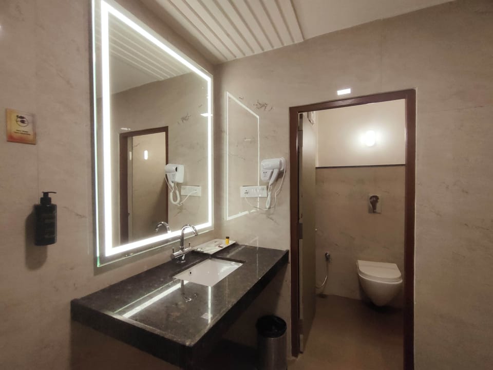 Superior Room | Bathroom | Separate tub and shower, deep soaking tub, rainfall showerhead