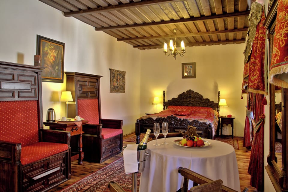 Deluxe Double Room, Bathtub | Minibar, in-room safe, individually decorated, individually furnished
