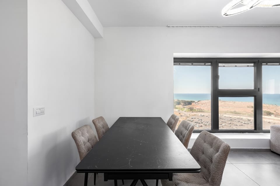 Mealtimes come with sea views here, turning simple breakfasts into bright, relaxed moments together daily.