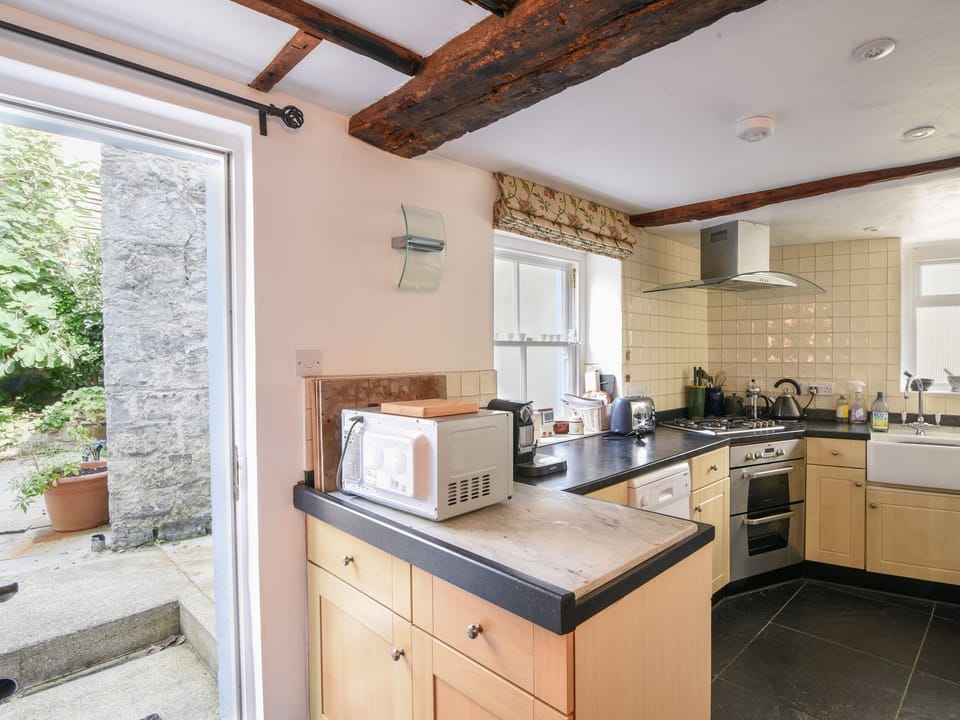 Cottage | Private kitchen | Fridge, dishwasher, electric kettle, toaster