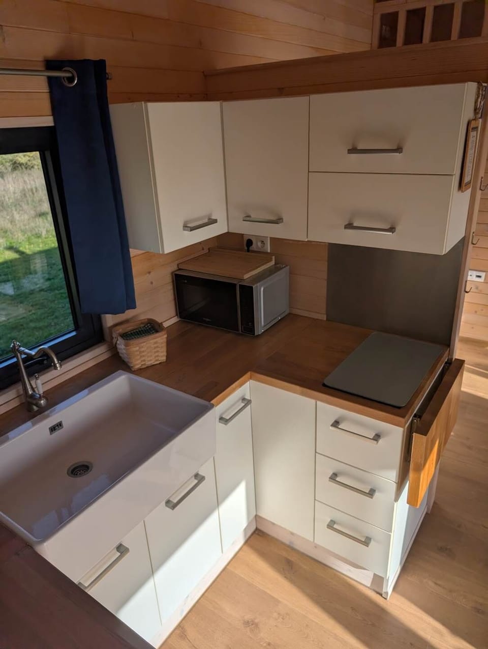 Cabane du Renard, cuisine côté droit
