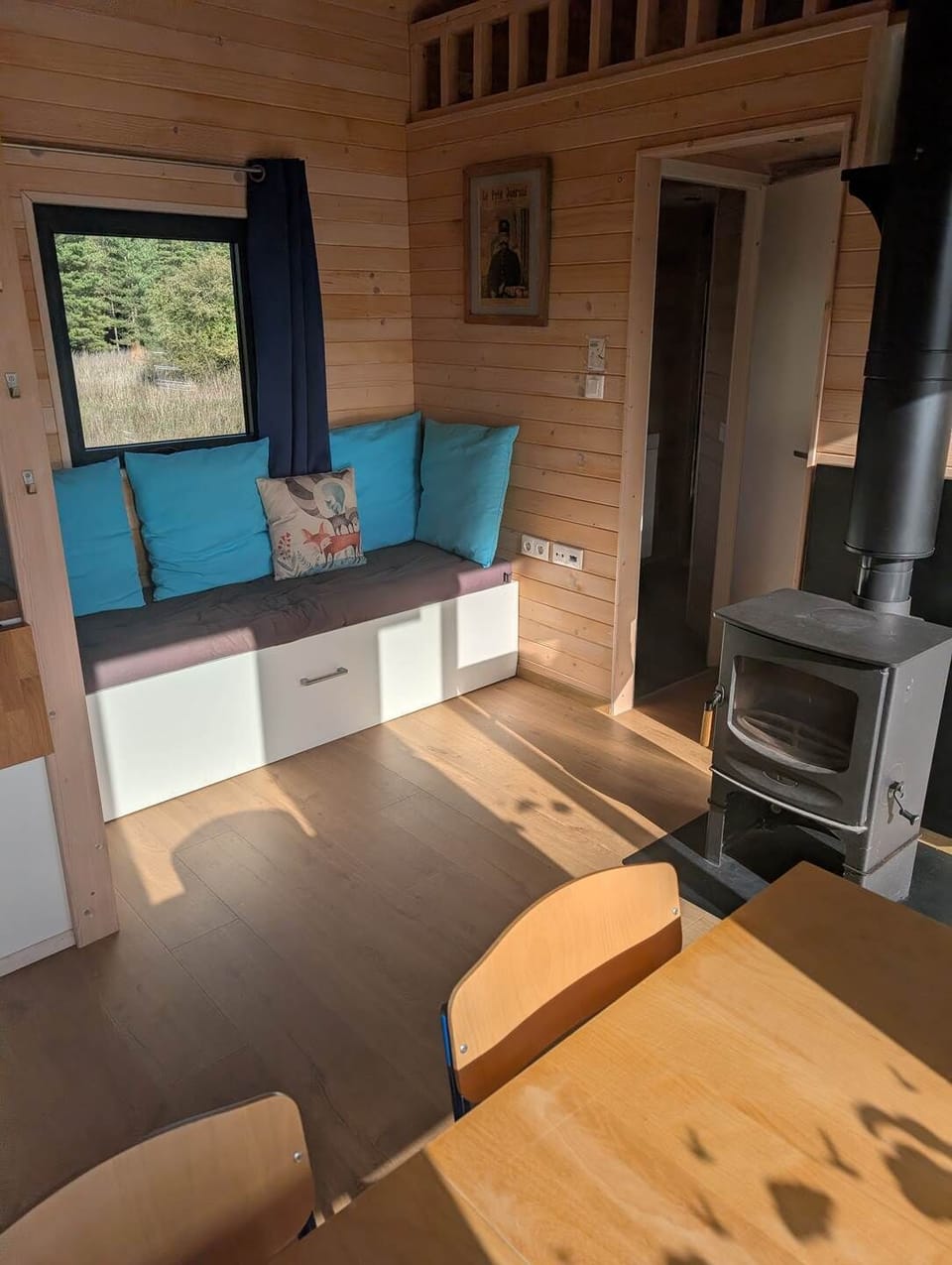 Cabane du Renard, banquette du salon