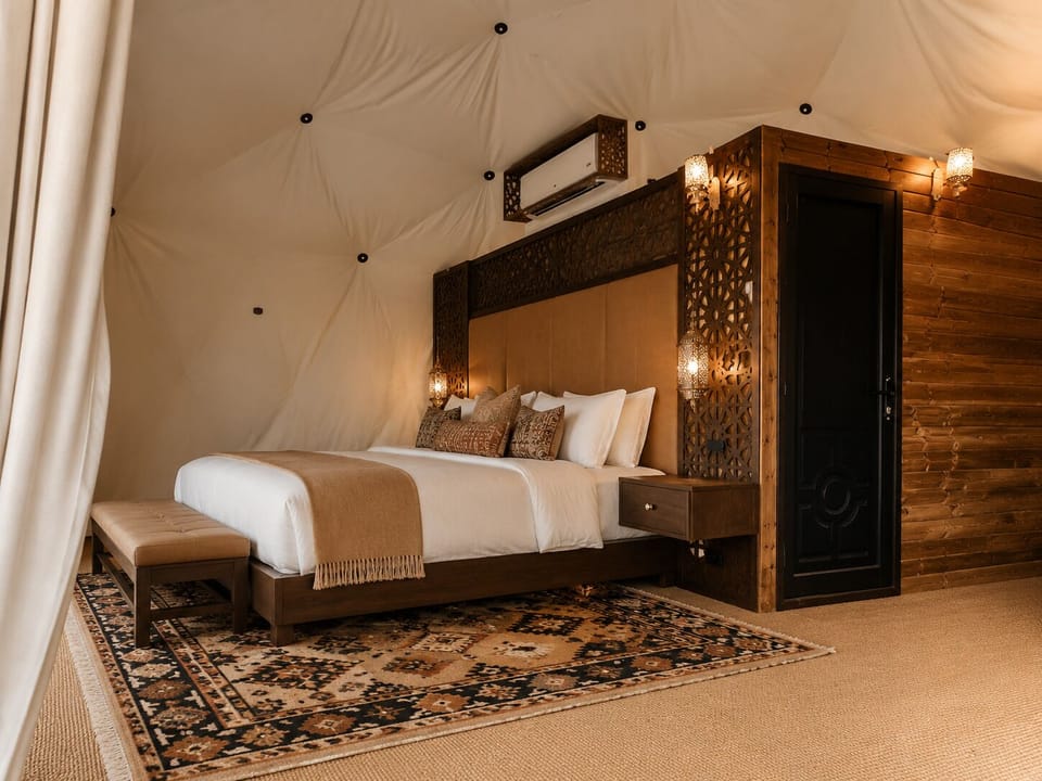Martian Tent (Bubble) | Egyptian cotton sheets, premium bedding, down comforters, WiFi (free)