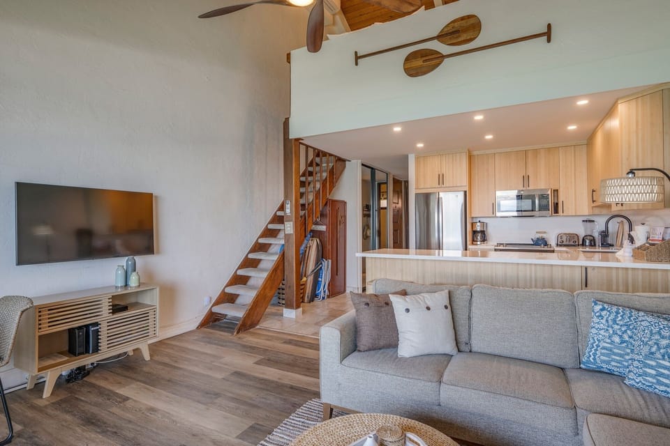 Condo, 2 Bedrooms | Living area