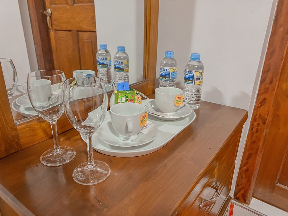 Deluxe Double Room | In-room dining