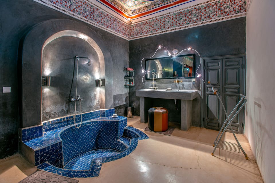 Royal Suite | Bathroom | Shower, rainfall showerhead, free toiletries, hair dryer